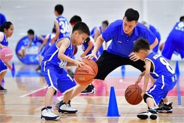 东方启明星篮球培训