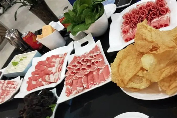 顺风肥牛火锅店
