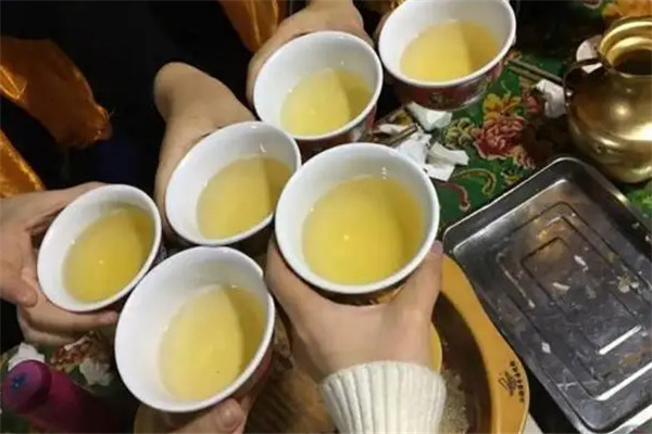 红顶天青稞酒业加盟