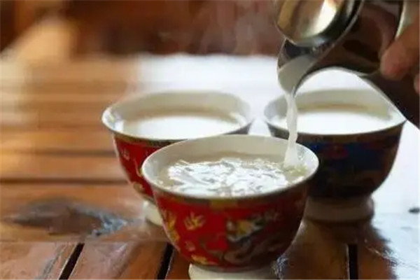 红顶天青稞酒业加盟
