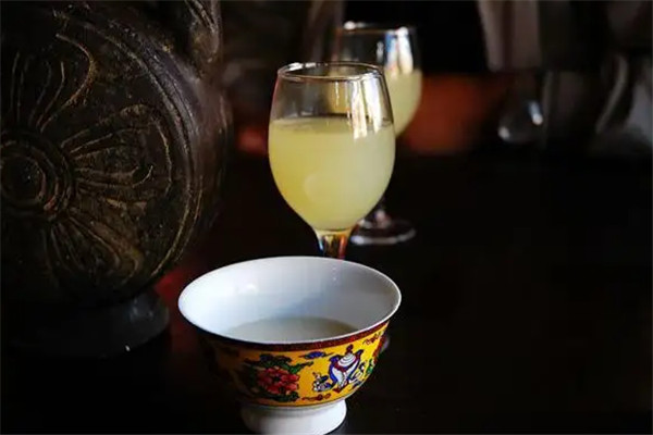 红顶天青稞酒业加盟