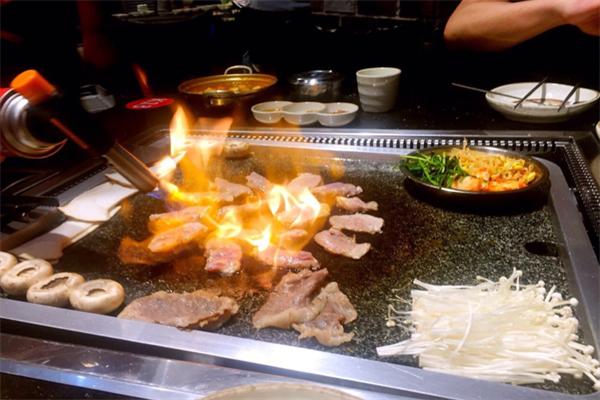 石客家石板烤肉
