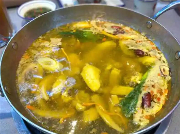 百鸟朝凤港式鸡煲火锅