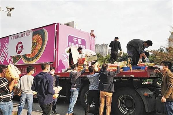 千玺机器人煲仔饭