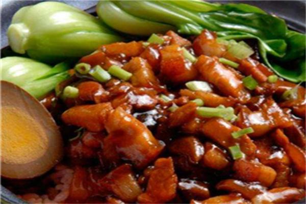 外婆炖卤肉饭
