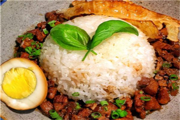 外婆炖卤肉饭