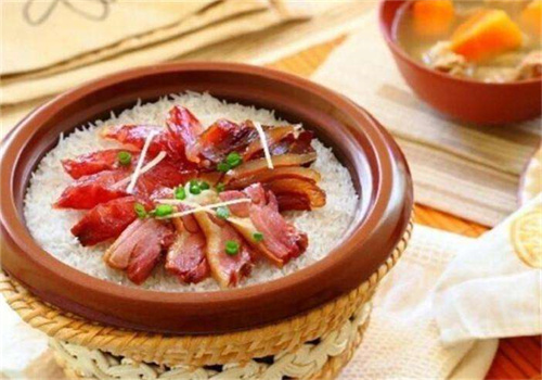 聚湘缘紫砂煲拌饭