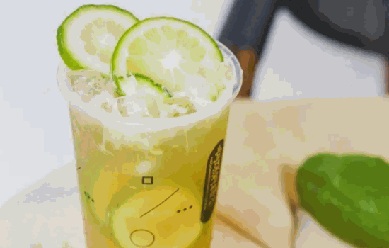 金桔柠檬奶茶