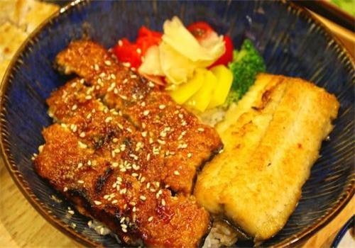 左耳知现烤焖汁饭