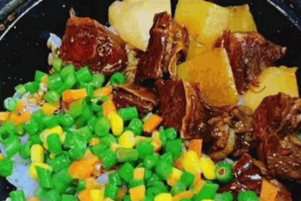 笨小炖牛肉饭加盟