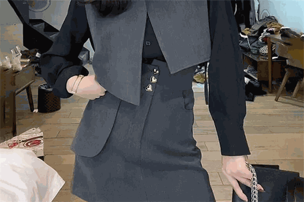 百伊时尚女装加盟