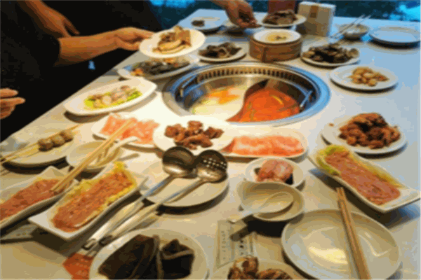 帅哥辣妹火锅加盟