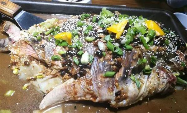 石头烤鱼