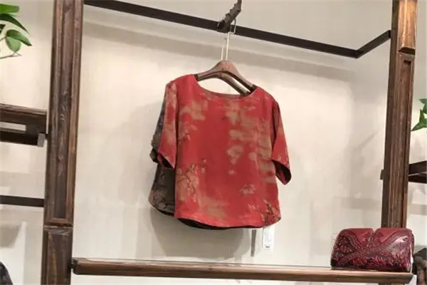 韦小宝丝绸加盟