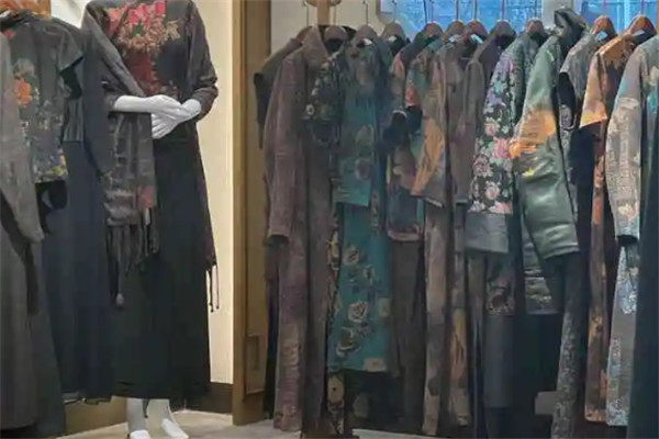 韦小宝丝绸加盟