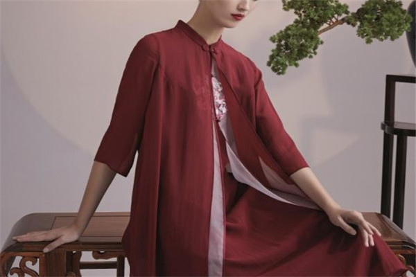韦小宝丝绸加盟