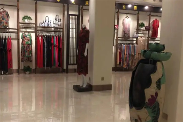韦小宝丝绸加盟