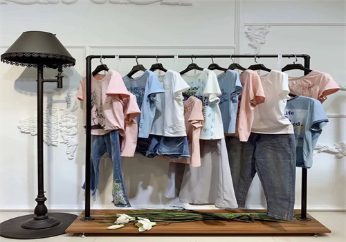 奥斯服装折扣店