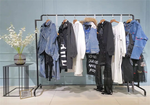 奥斯服装折扣店