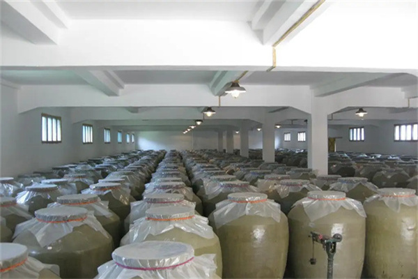 益兴纯粮白酒店
