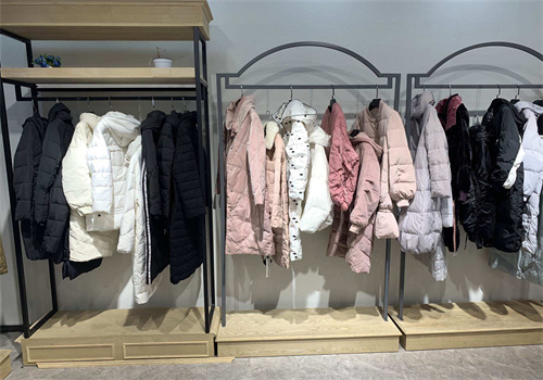 第七街品牌折扣女装店