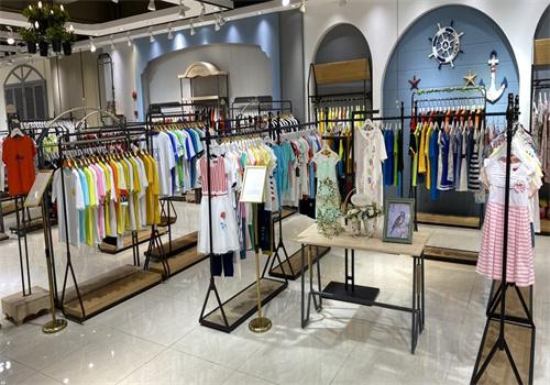 大小童装店