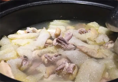 探窝竹笙椰子鸡
