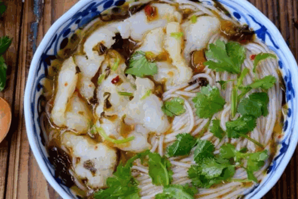 双手万能酸菜鱼米线
