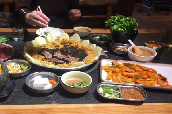 韩山城石板煎肉加盟