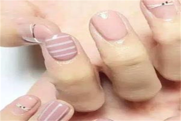 曼舞美甲