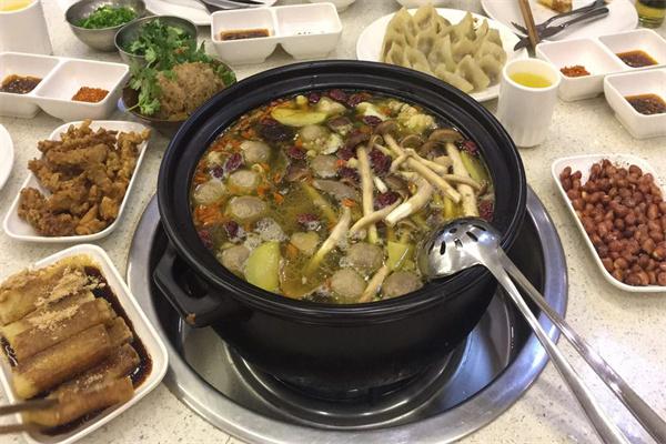 清汤黄牛肉涮烤一体