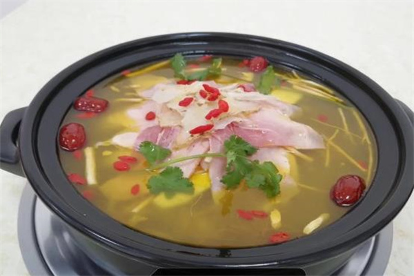 天麻竹荪火腿鸡