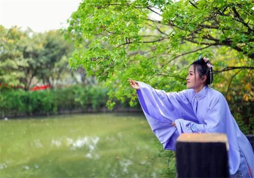 玺鹊服饰