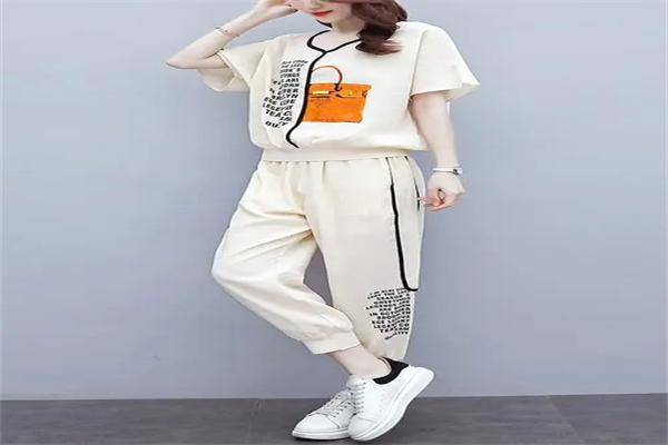 一抹靓色服装