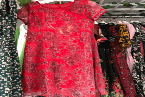 伊品芸服饰