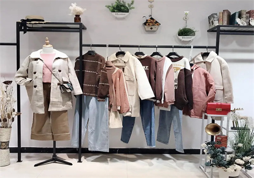 以纯服饰