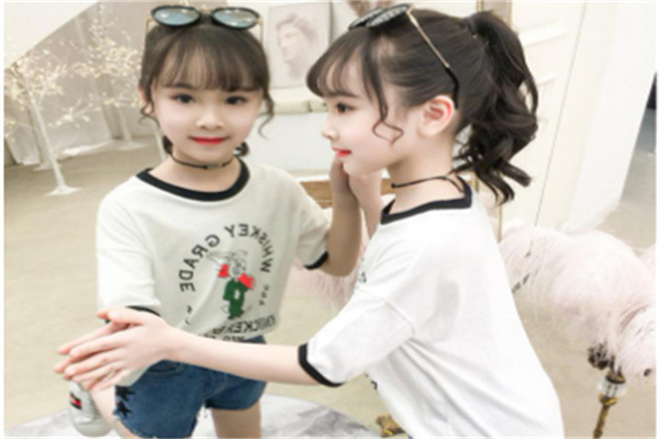 小尾巴童装