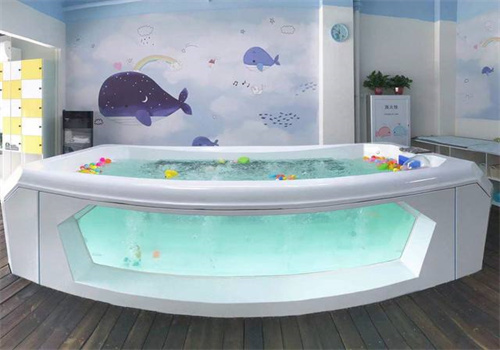 婴儿游泳馆