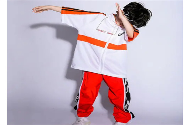 依爱夫游戏服童装