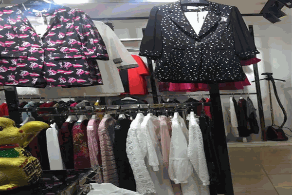 衣品格服饰加盟