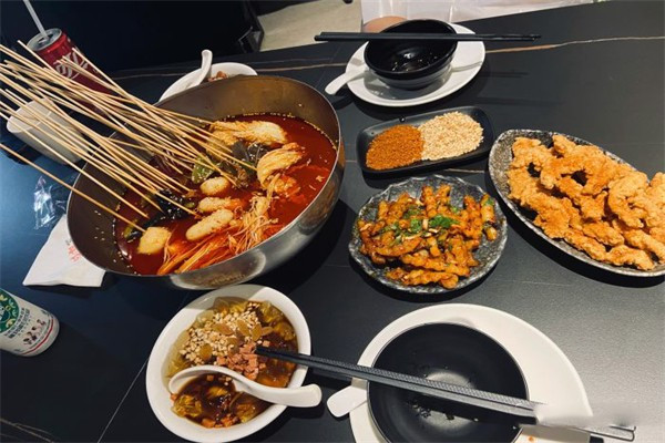 印象串串旋转火锅加盟