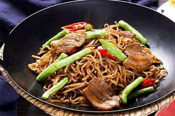 筱土豆铁锅焖面加盟