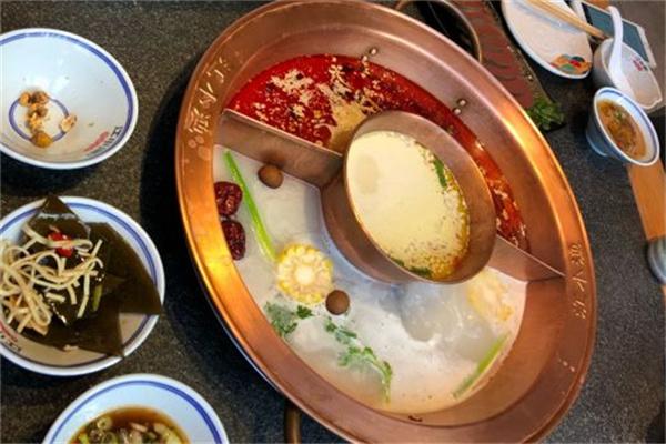 小渔国河鲜火锅