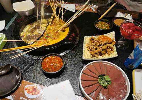 巷子里头火锅串串