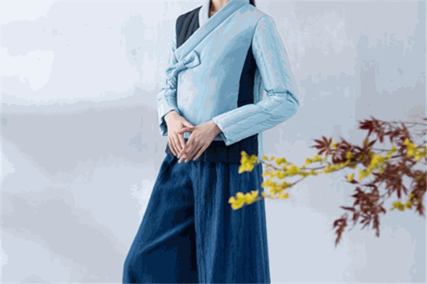 生活在左女装加盟