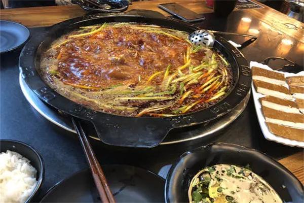 椒尚椒火锅店