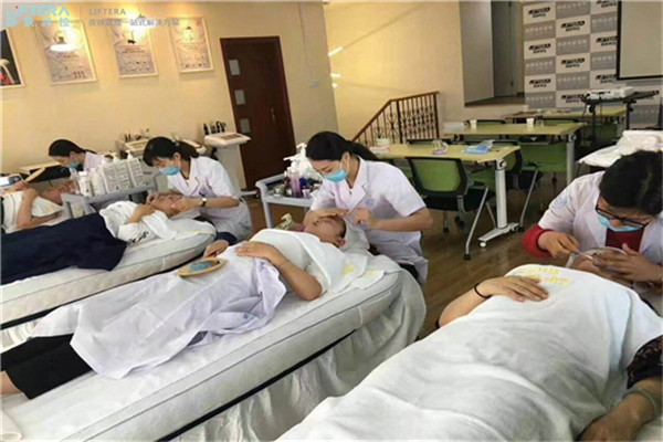 丽肤美容院加盟