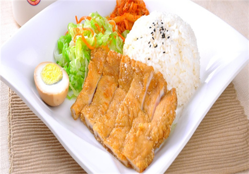 小猪鸡排饭