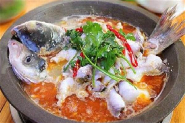 桥底下鱼杂火锅