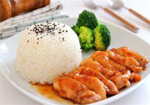 小猪鸡排饭
